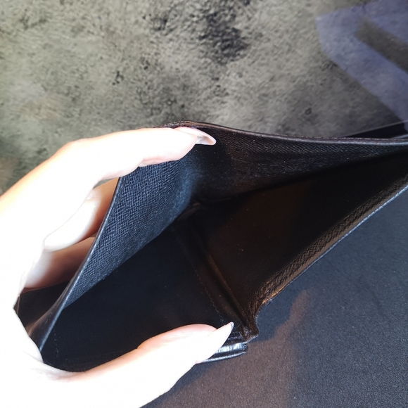 Authentic Louis Vuitton Taiga wallet - Picture 5 of 8